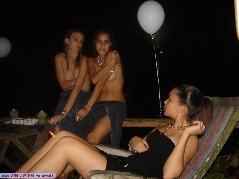15P Real amateurs caught undressed
