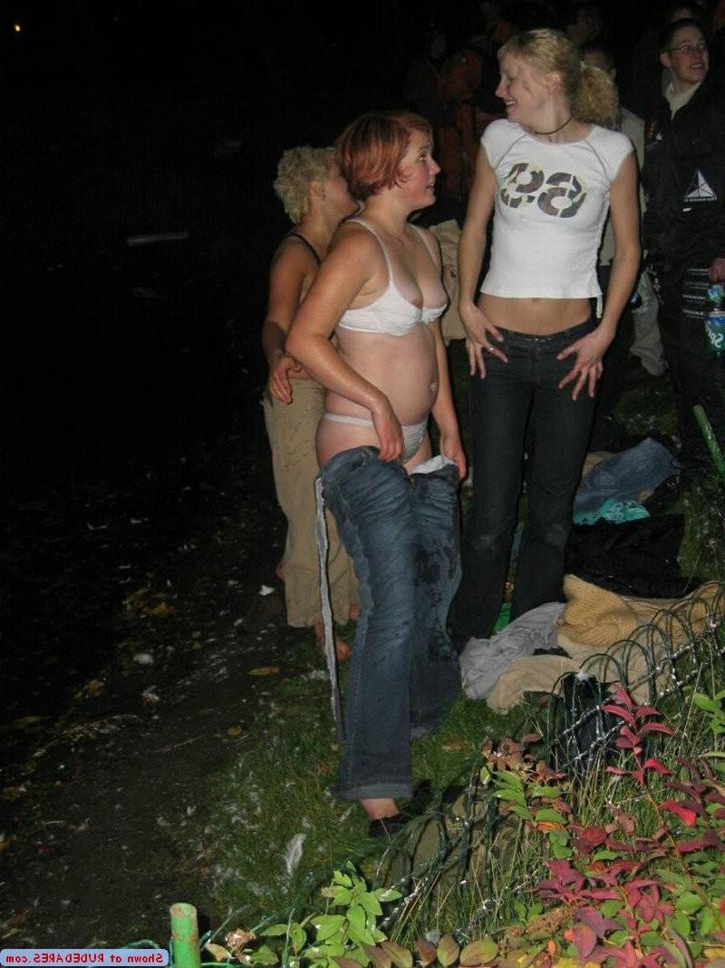 15P Real amateurs caught undressed