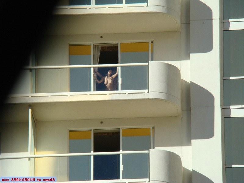 15P Real amateurs caught undressed