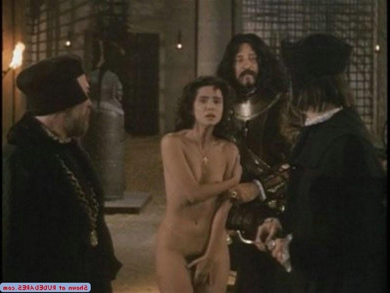15P Unexpected female nudity