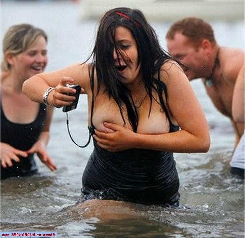 15P Unexpected female nudity