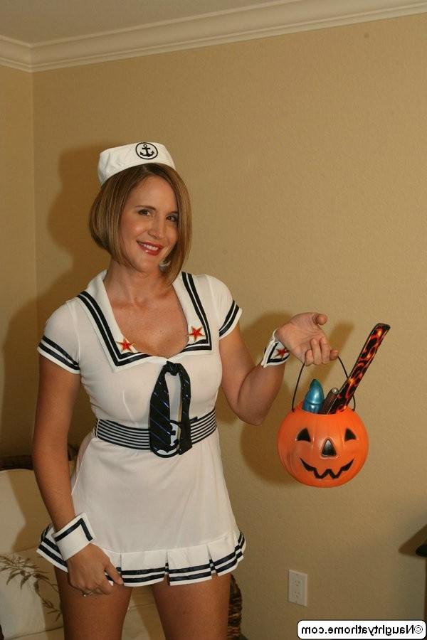 15P Amateur wife in uniform