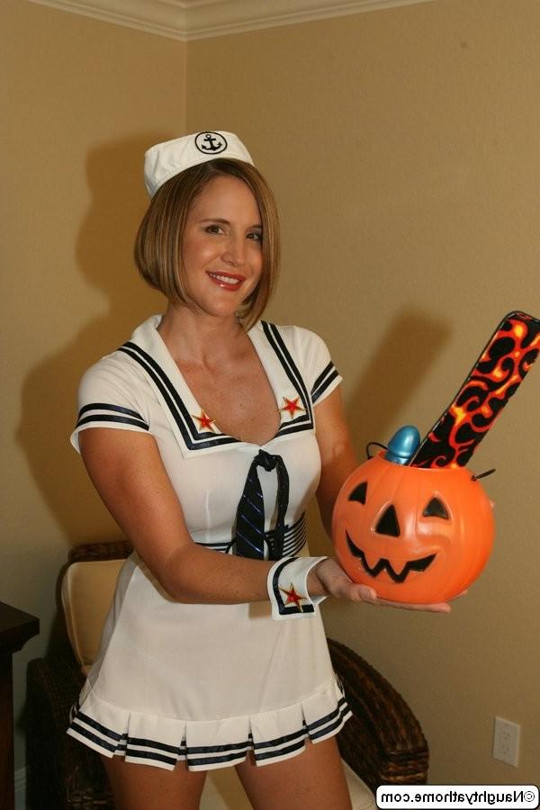 15P Amateur wife in uniform