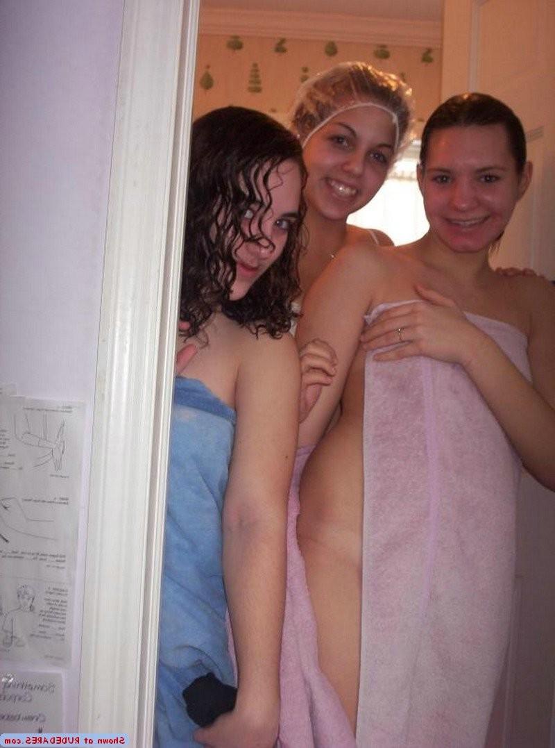 15P Shy girls show their naked bodies