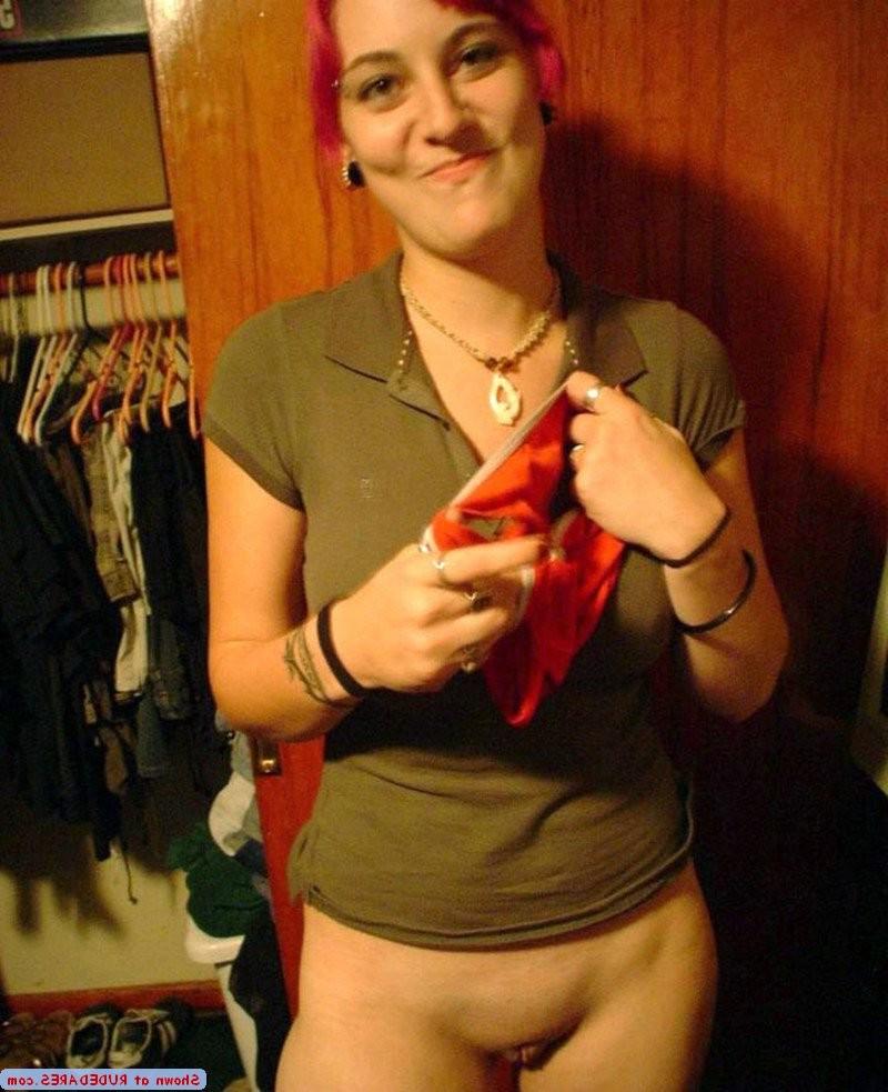 15P Candid amateur girls caught naked