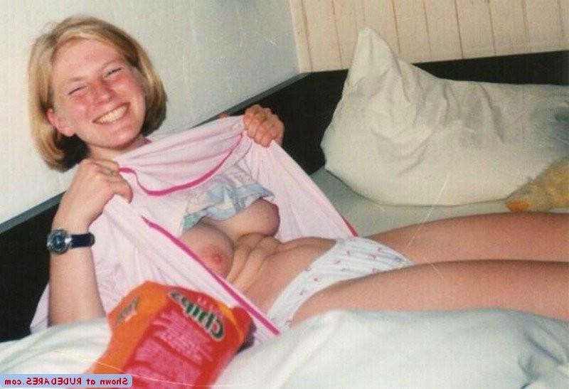 15P Candid amateur girls caught naked