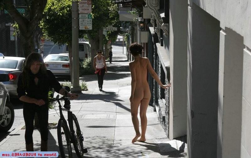 15P Discovered nude