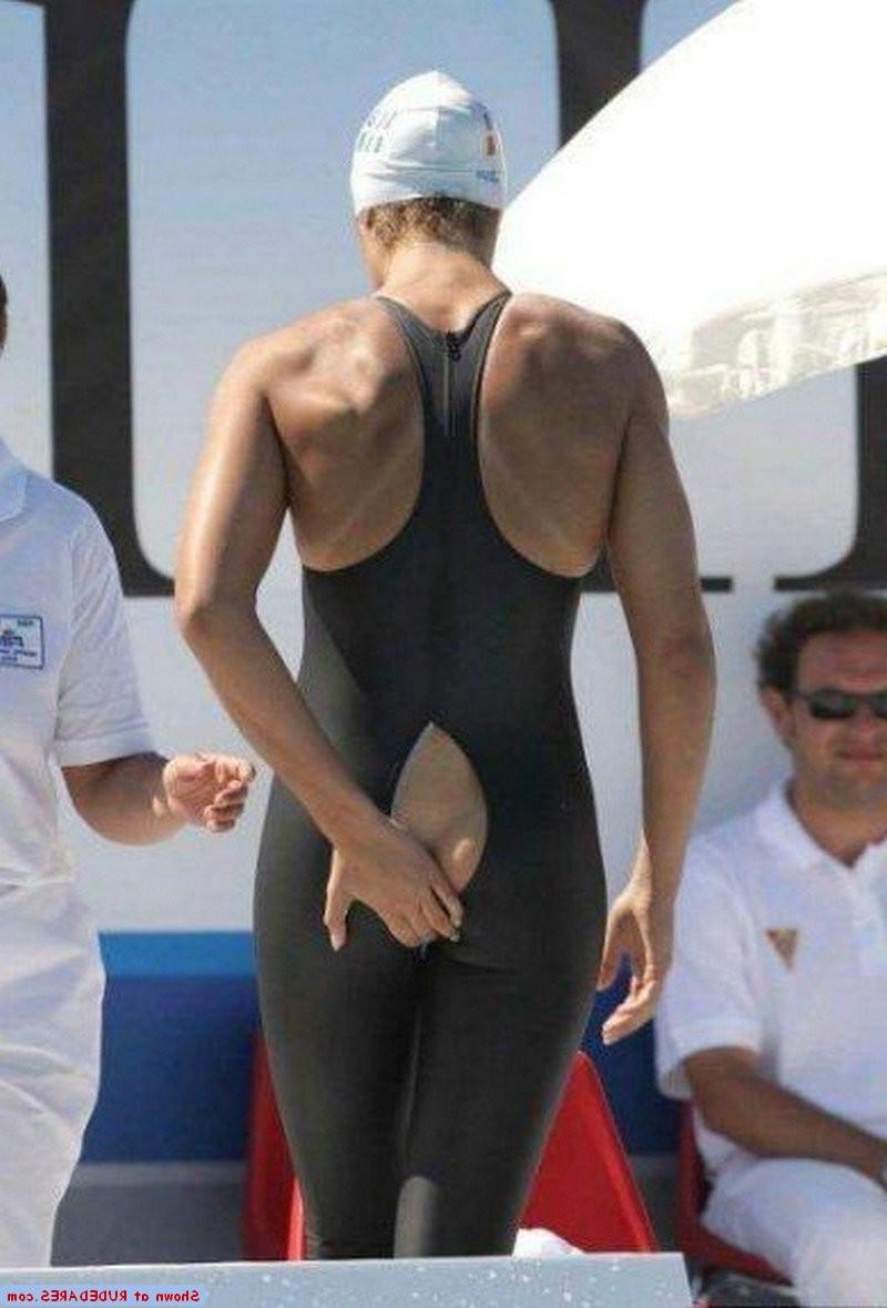 15P Exposed female exhibitionists