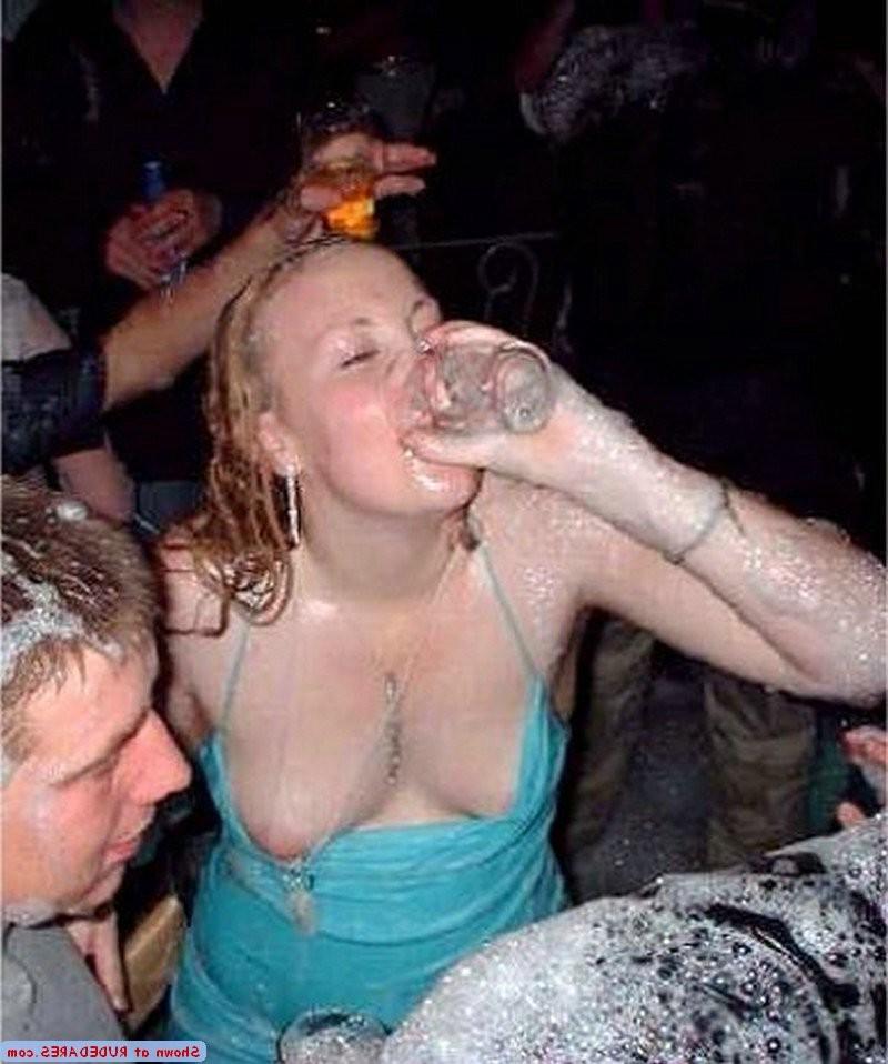 15P Exposed female exhibitionists