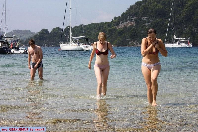 15P Exposed female exhibitionists