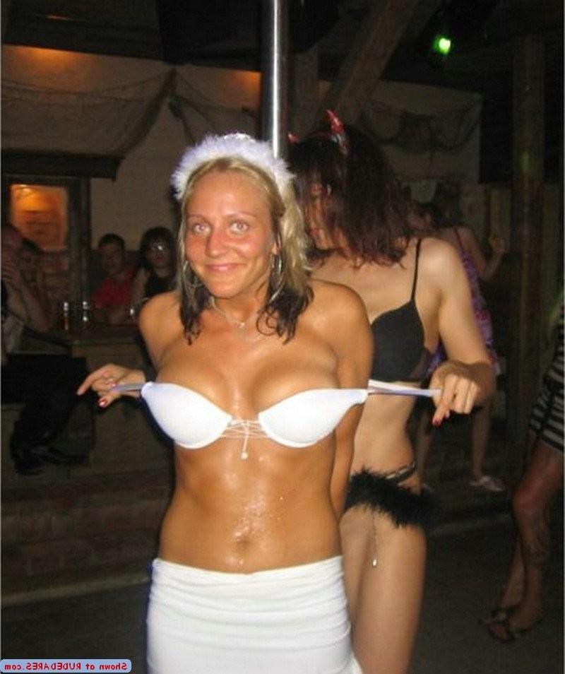 15P Exposed female exhibitionists