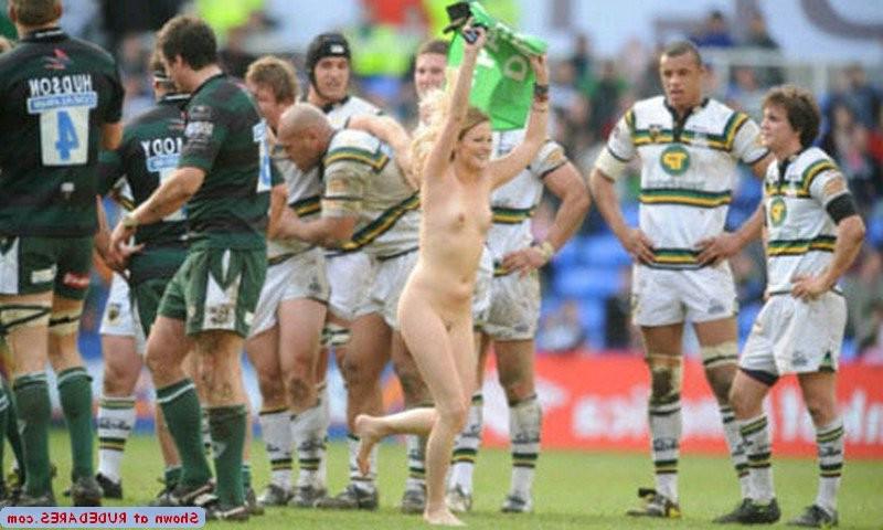 15P Girls caught undressed