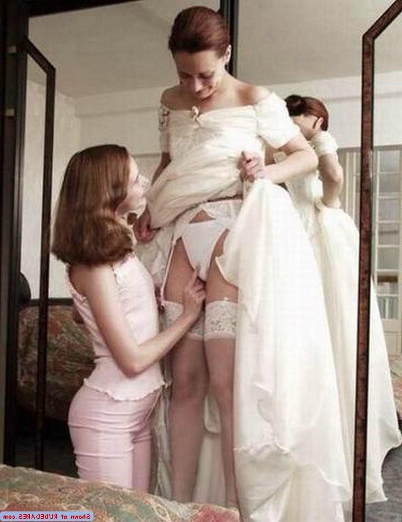 15P Undressed girls where you least expect