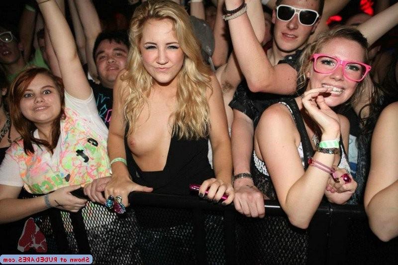 15P Undressed girls where you least expect