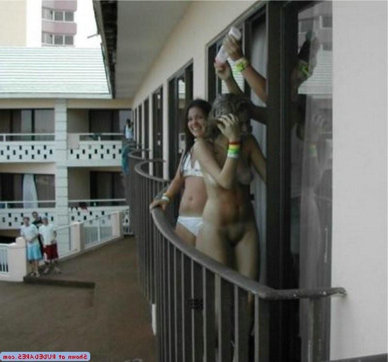 15P Undressed girls where you least expect