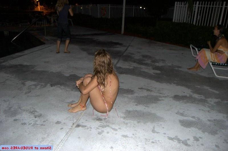 15P Nude girls at risk of getting caught