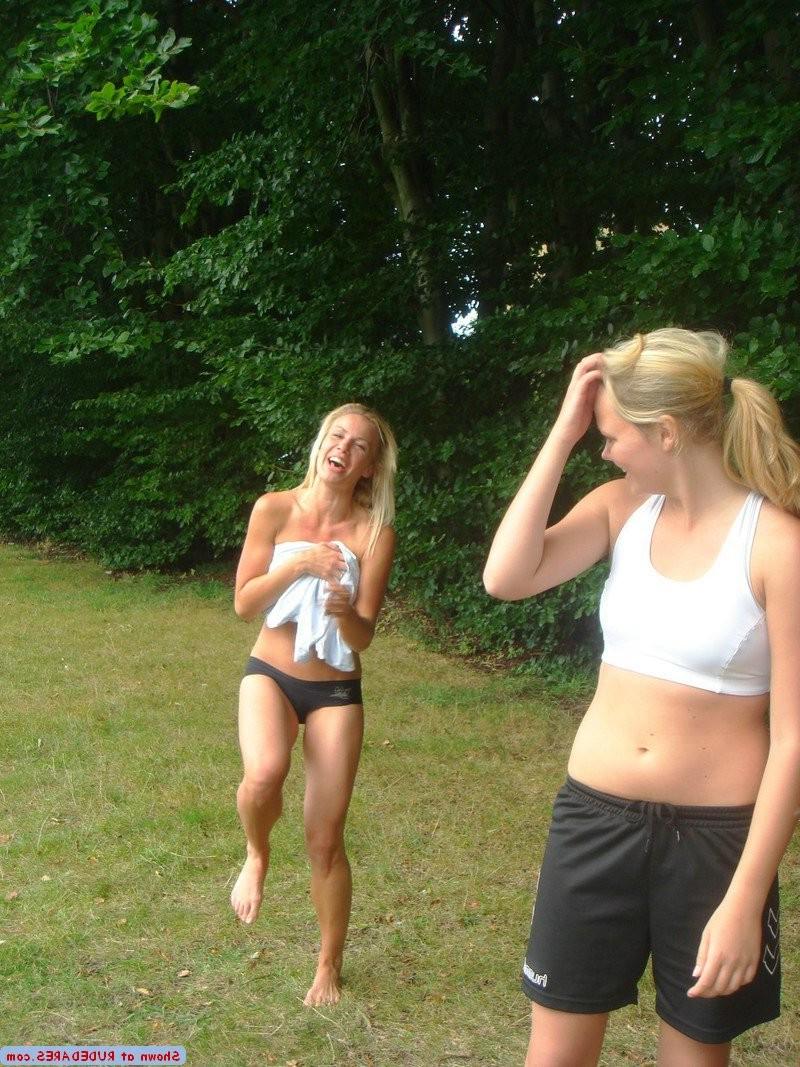 15P Nude girls at risk of getting caught
