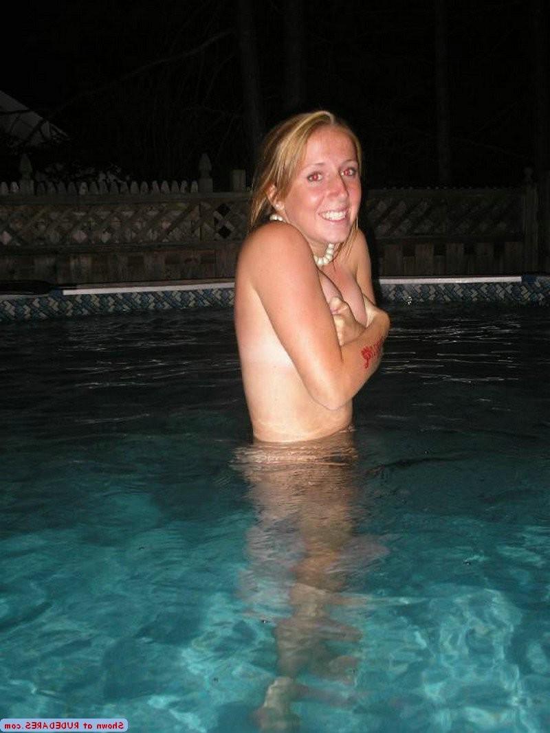 15P Girlfriend exhibitionists