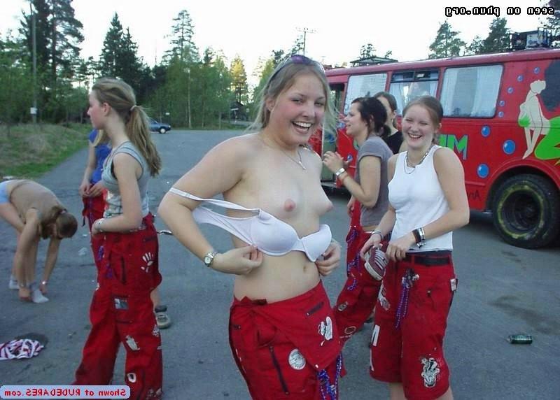 15P Oops Caught undressed
