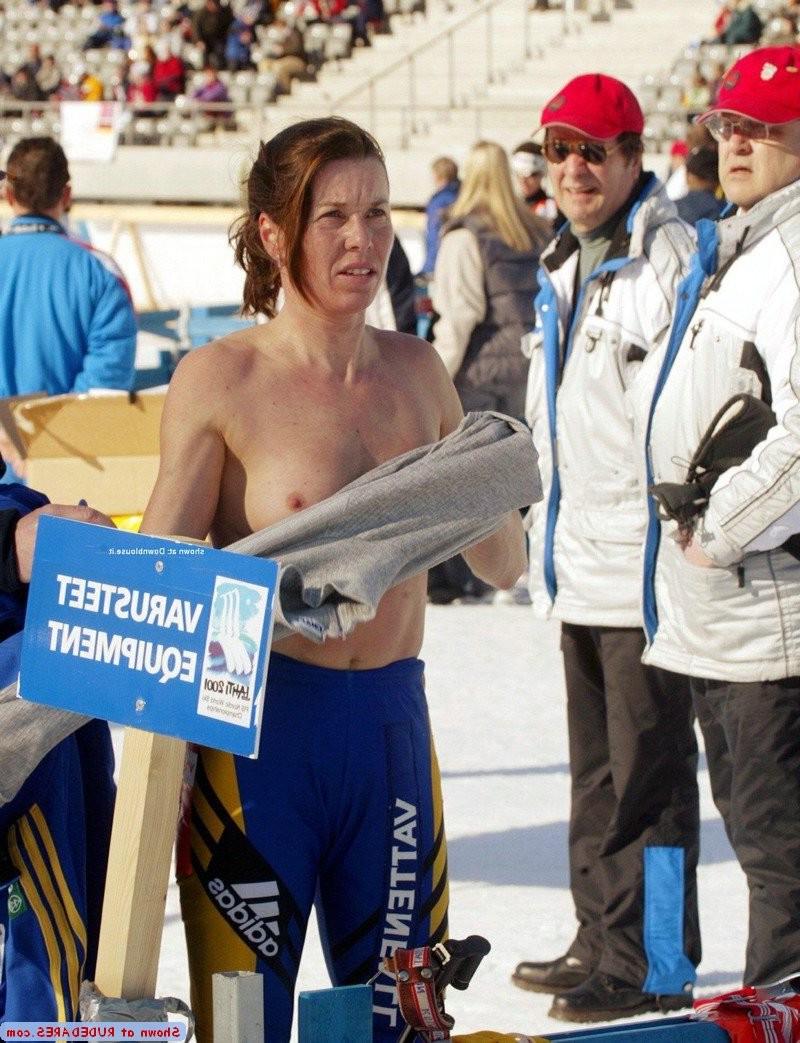 15P Girlfriends naked when they shouldnt be