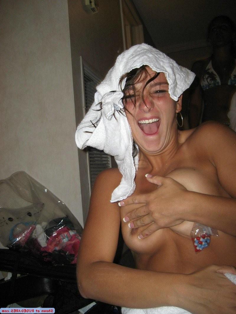 15P Girlfriends photographed wearing less clothes than they would like