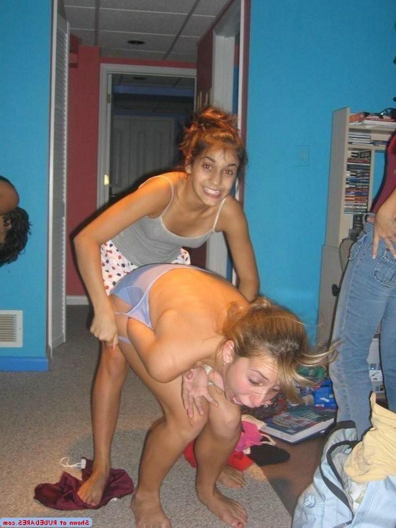 15P Real GFs in embarrassing nude photos
