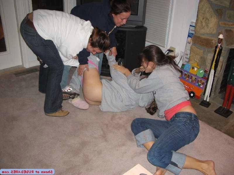 15P Amateur women exposing themselves