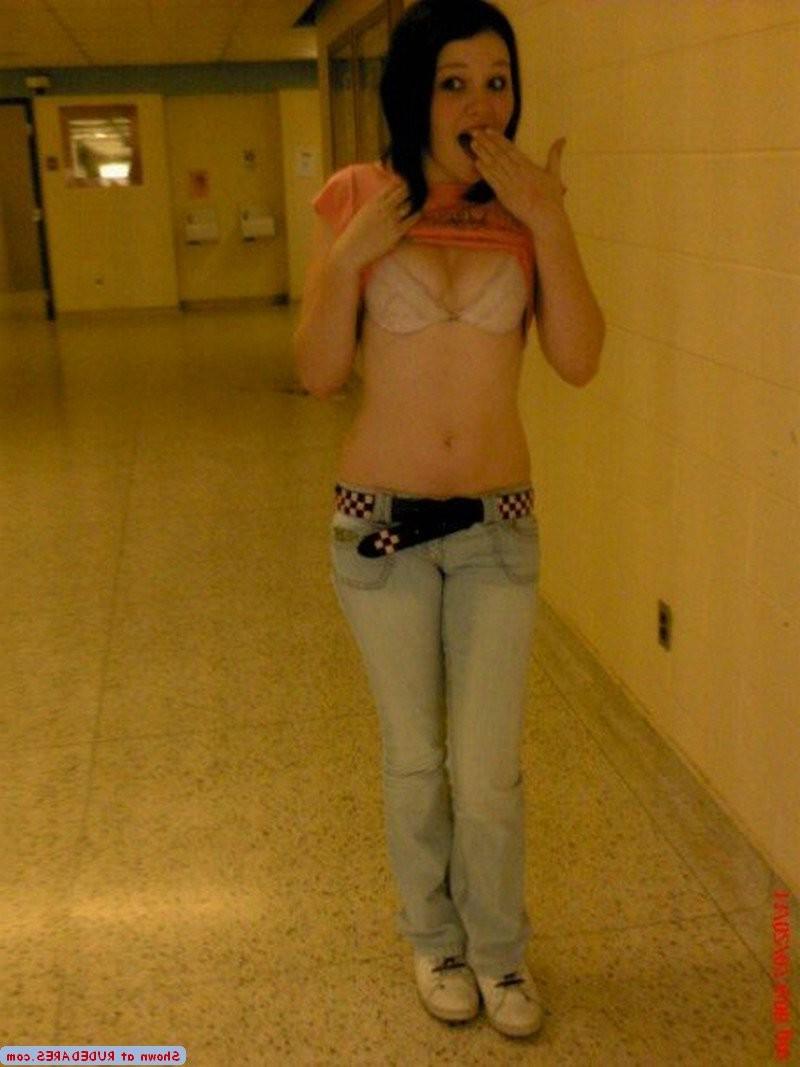 15P Amateur women exposing themselves