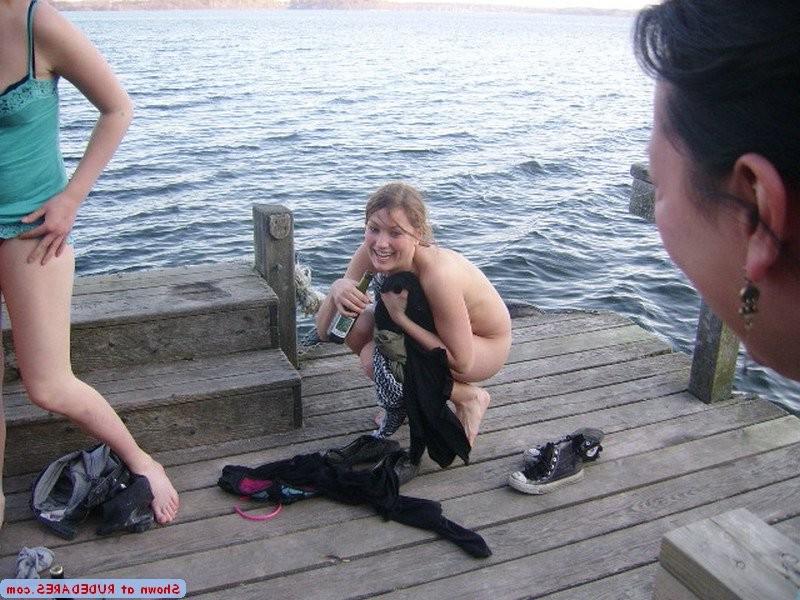 13P Naked amateurs didnt expect the camera