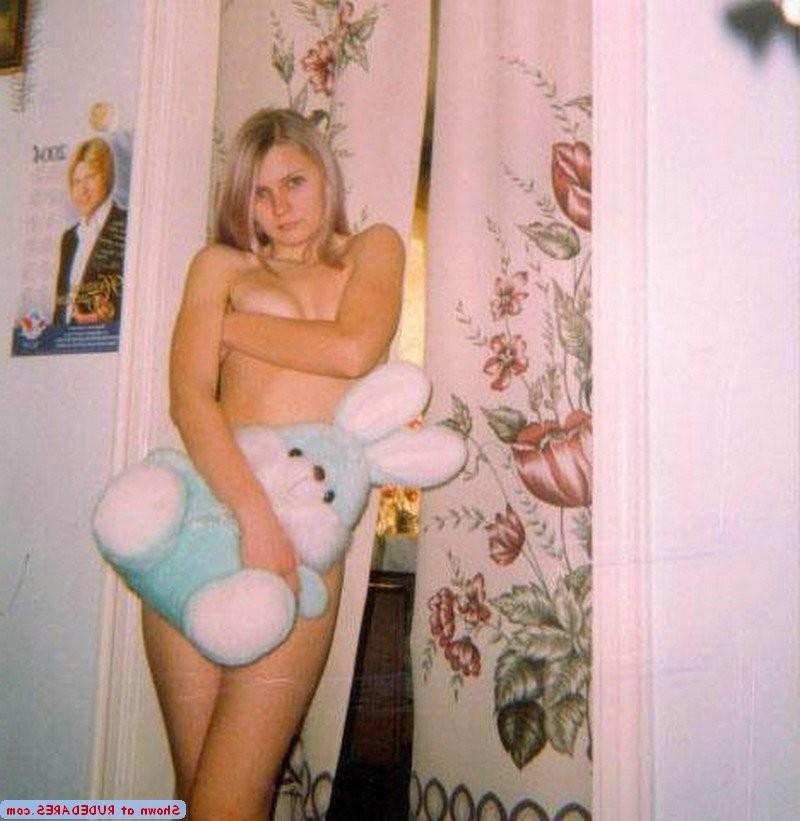 15P Nude girlfriends have their photos shared