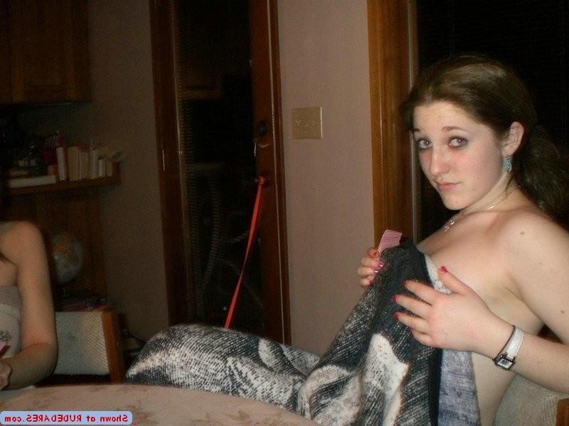 15P Nude girlfriends have their photos shared