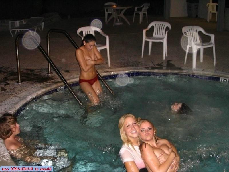 15P Nude girlfriends have their photos shared