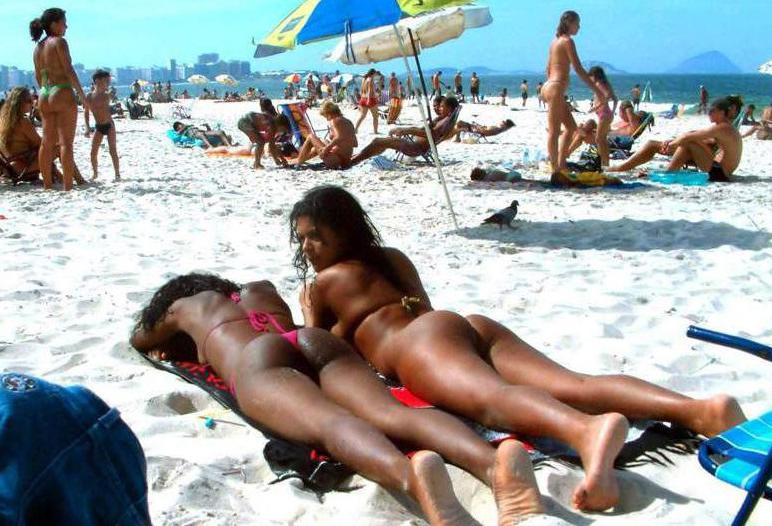 15P Ebony teen gfs posing for cell phone pics