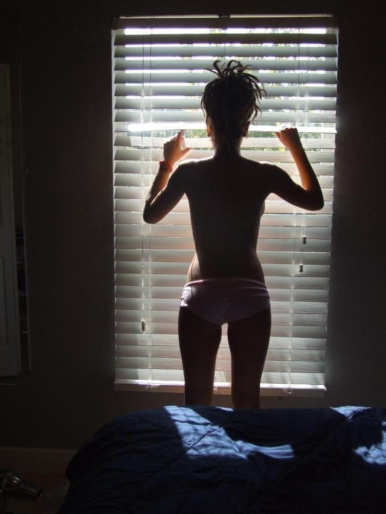 15P Ebony teen gfs posing for cell phone pics