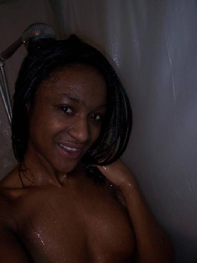 15P Ebony teen gfs posing for cell phone pics