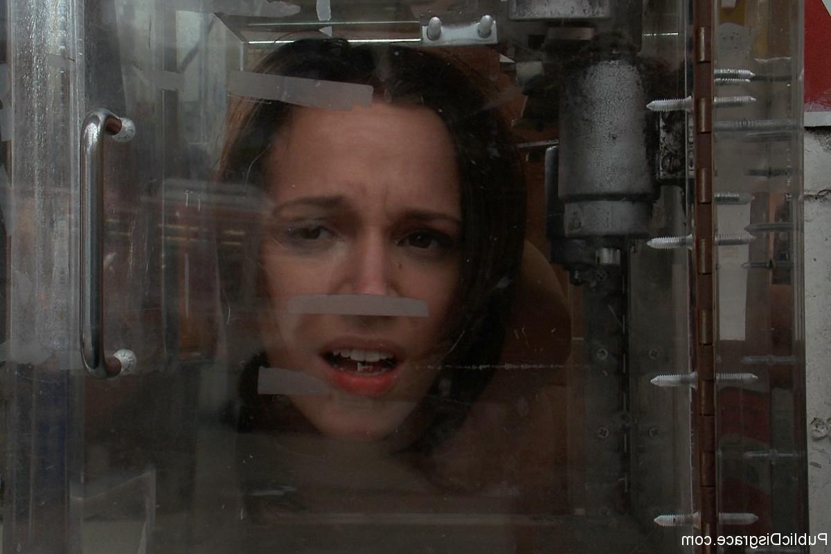 24P Jada Stevens lässt sich an einer Tankstelle in den perfekten Arsch ficken