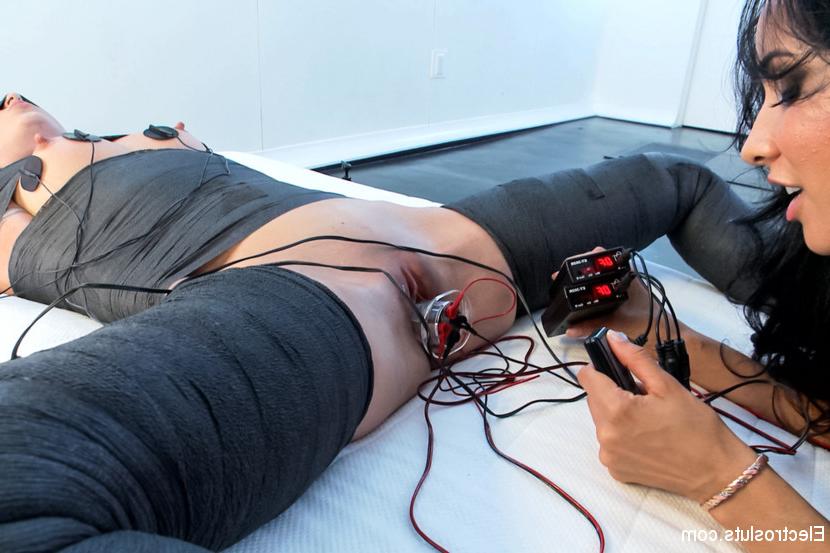 15P Mummified and Electrified Pussy Worship