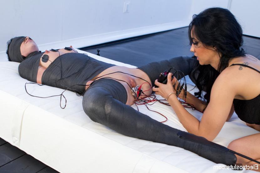 15P Mummified and Electrified Pussy Worship