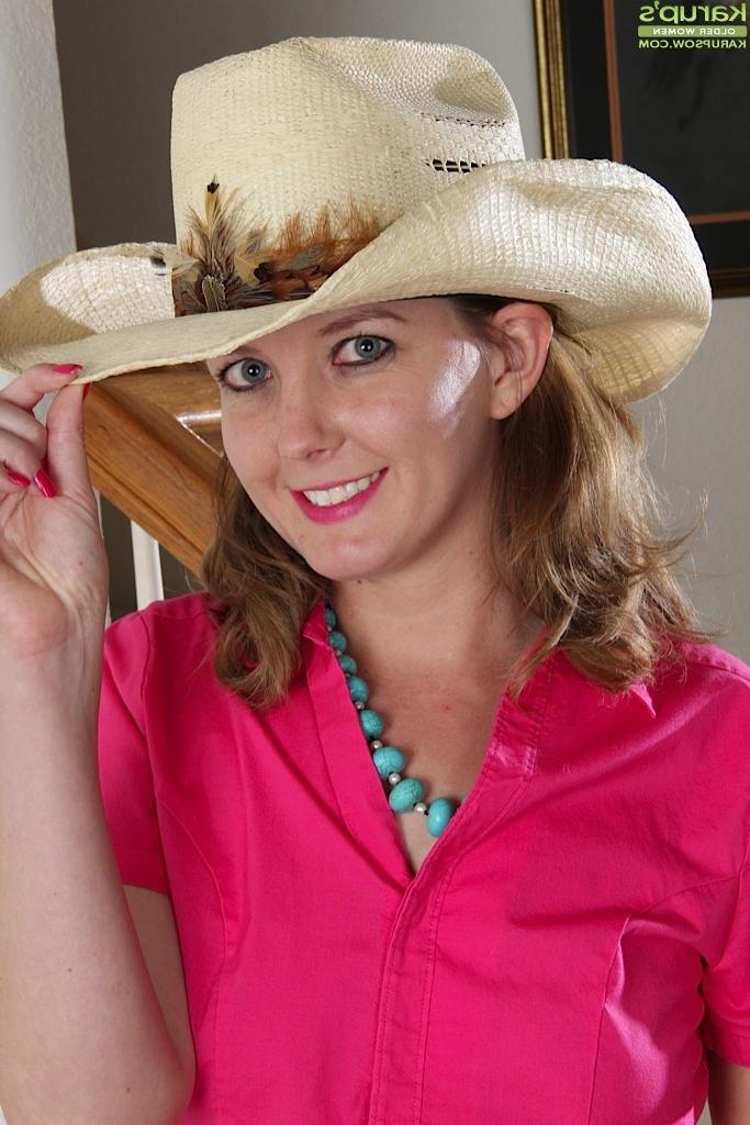 15P Mature cowgirl Deliliah Stevenson shows off her ass