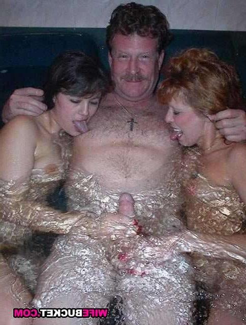 16P Amateur MILFs and moms