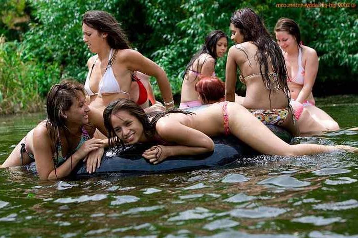15P Eight girls enjoy naked fun in the river