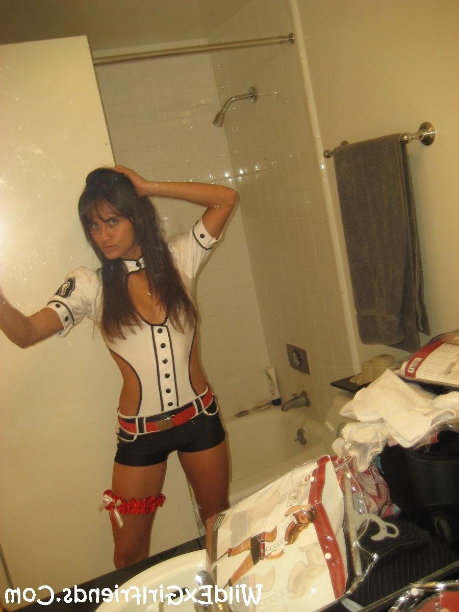 15P Cute teen girlfriends take pics of themselves with cell phone