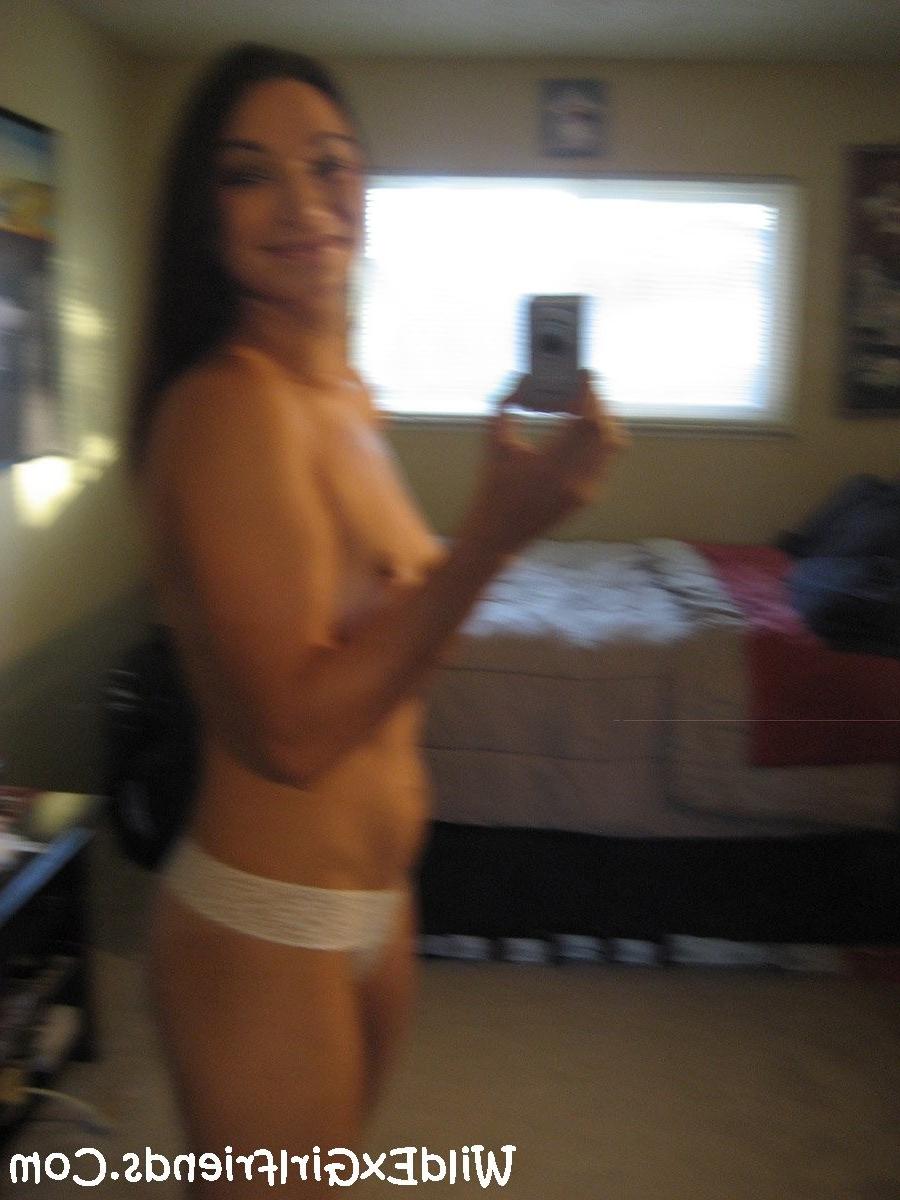 15P Cute teen girlfriends take pics of themselves with cell phone