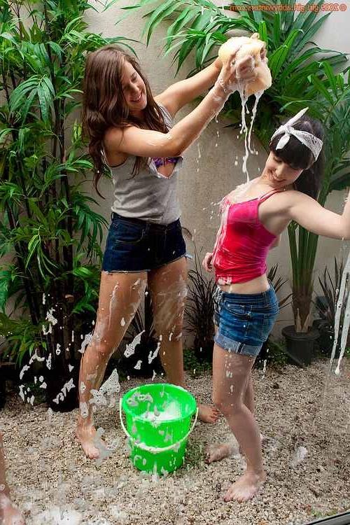 15P Five naked Window Washing Girls
