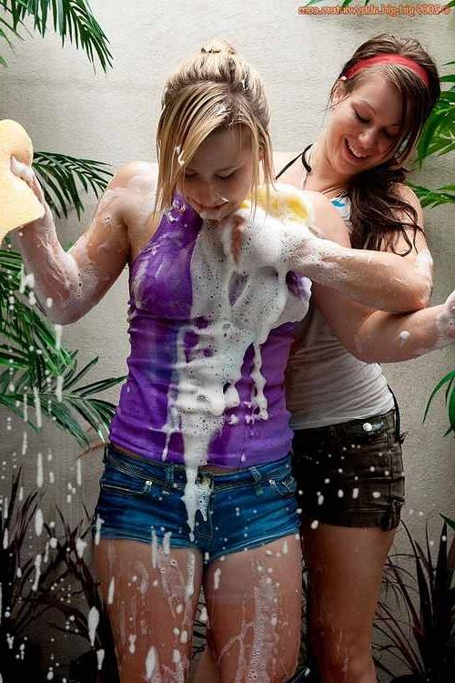 15P Five naked Window Washing Girls