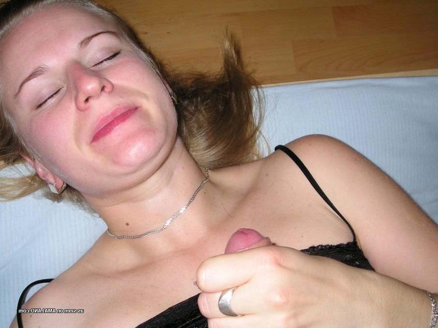 15P Horny amateur girlfriends taking cum facials