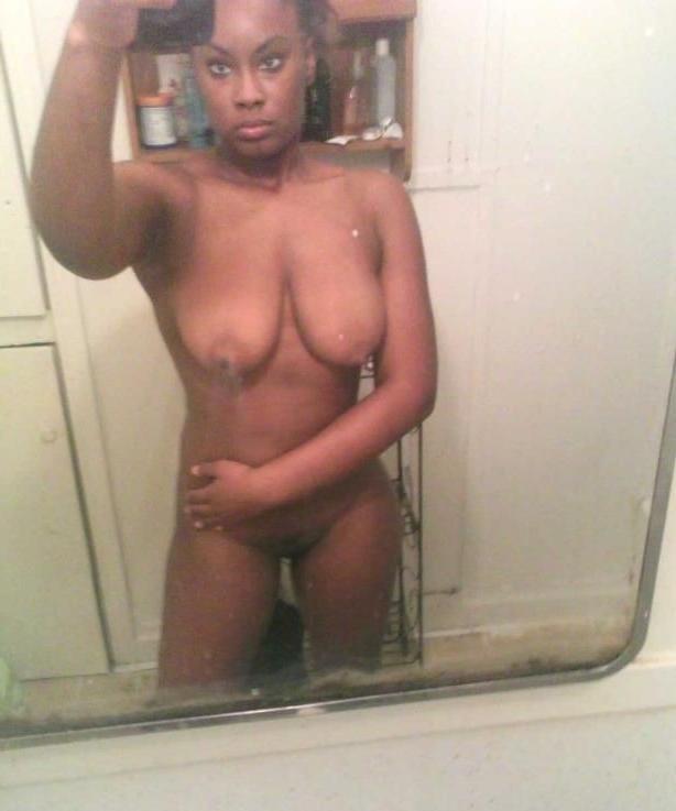 16P Ebony girlfriends posing for the cameras