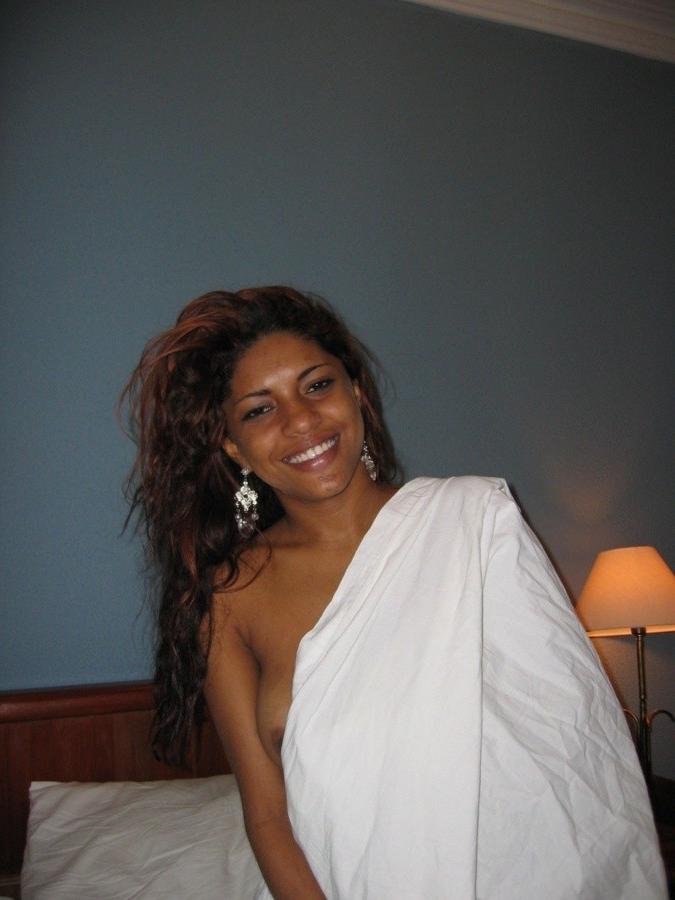 15P Ebony teen gfs posing for cell phone pics