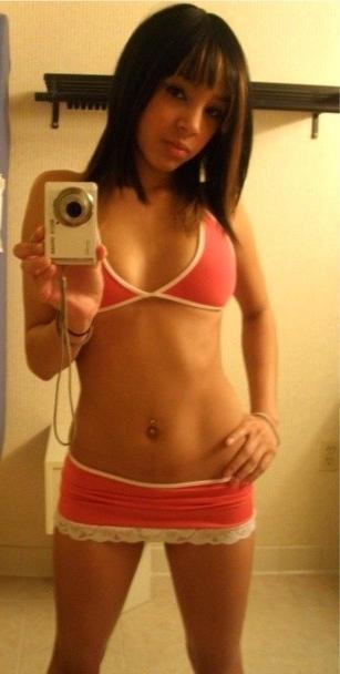 15P Ebony teen gfs posing for cell phone pics