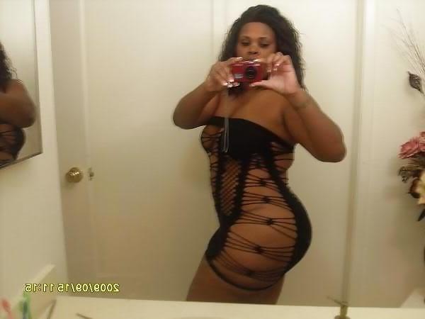 15P Ebony teen gfs posing for cell phone pics